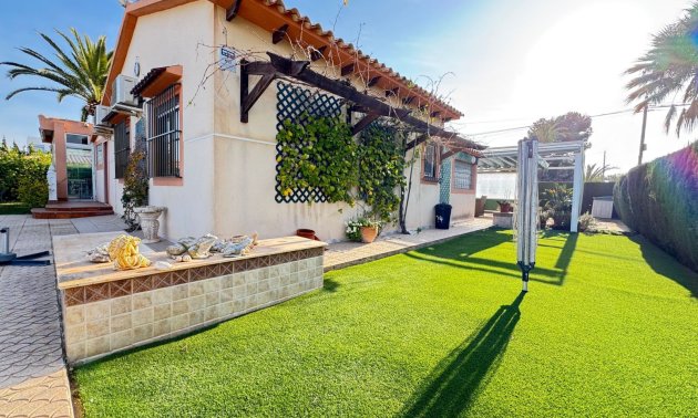 Resale - Villa -
Orihuela Costa - Cabo Roig