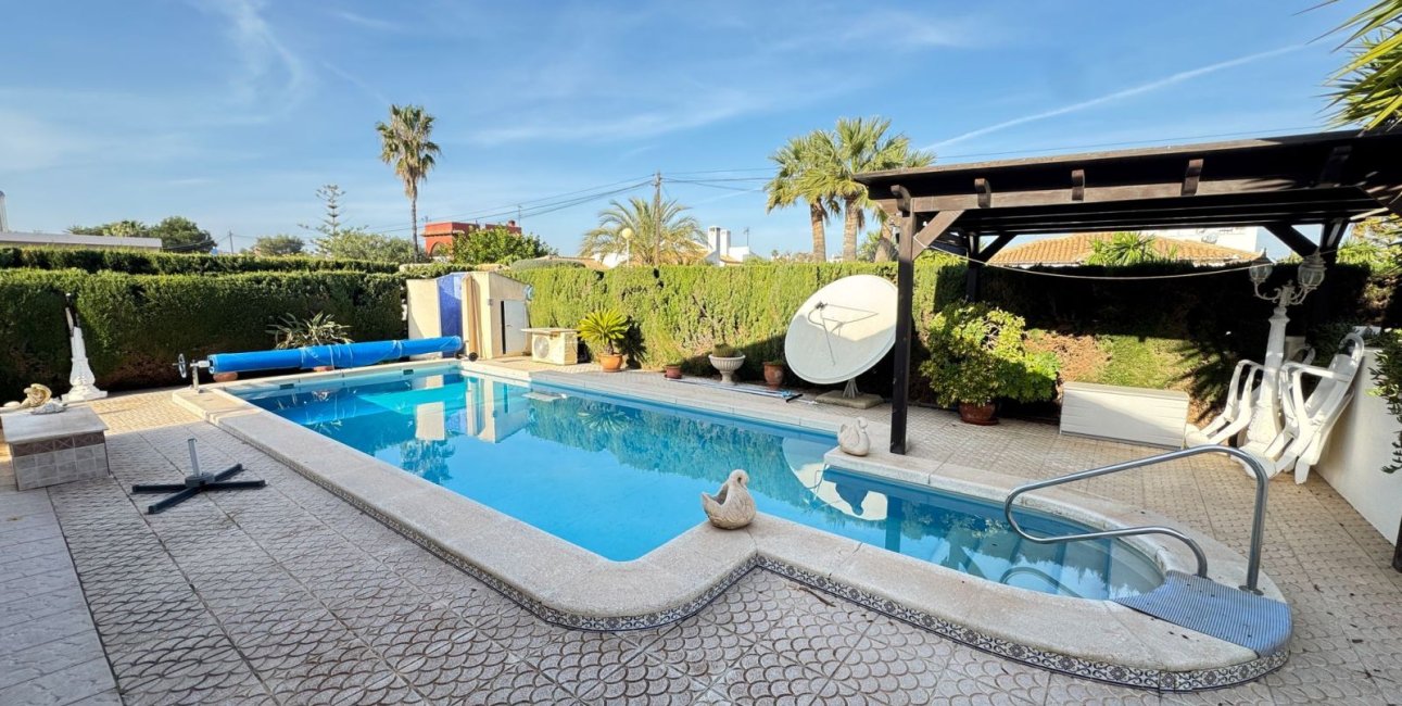Resale - Villa -
Orihuela Costa - Cabo Roig