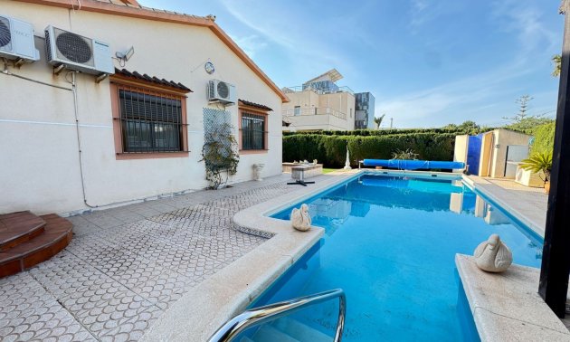 Resale - Villa -
Orihuela Costa - Cabo Roig