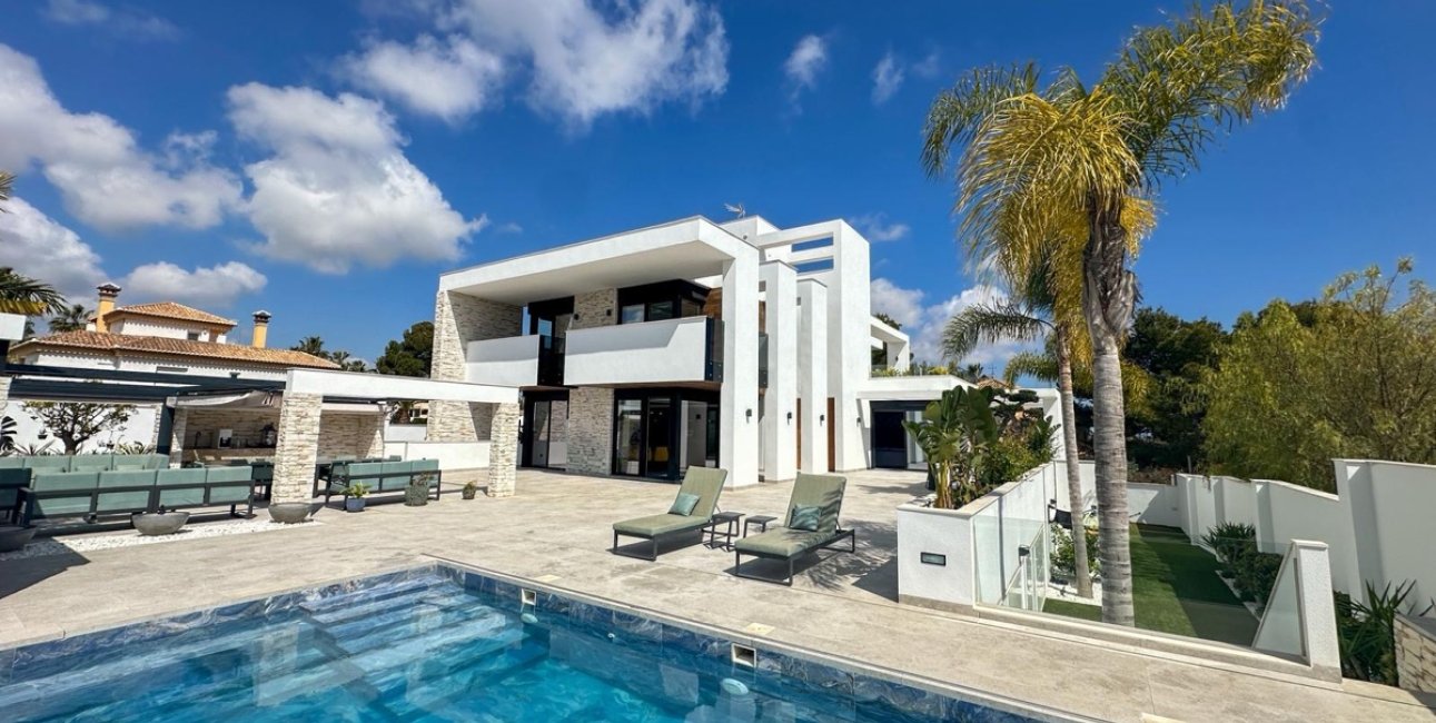 Resale - Villa -
Orihuela Costa - Villamartin
