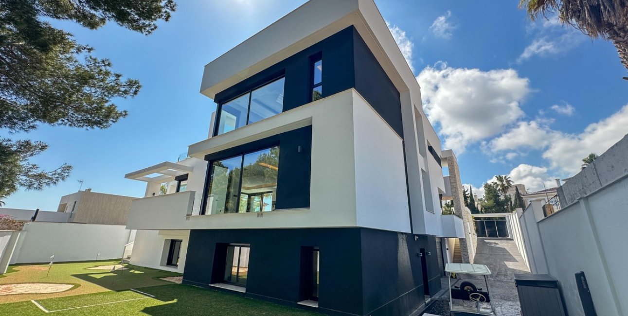 Resale - Villa -
Orihuela Costa - Villamartin