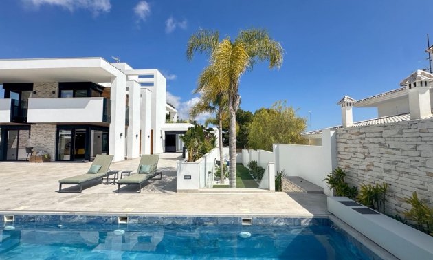 Resale - Villa -
Orihuela Costa - Villamartin