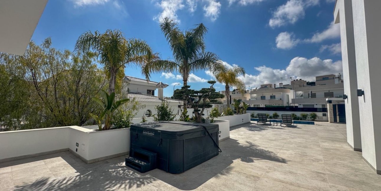 Resale - Villa -
Orihuela Costa - Villamartin