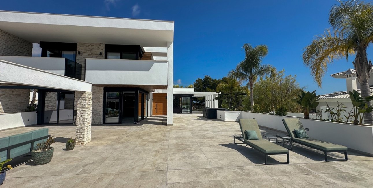 Resale - Villa -
Orihuela Costa - Villamartin