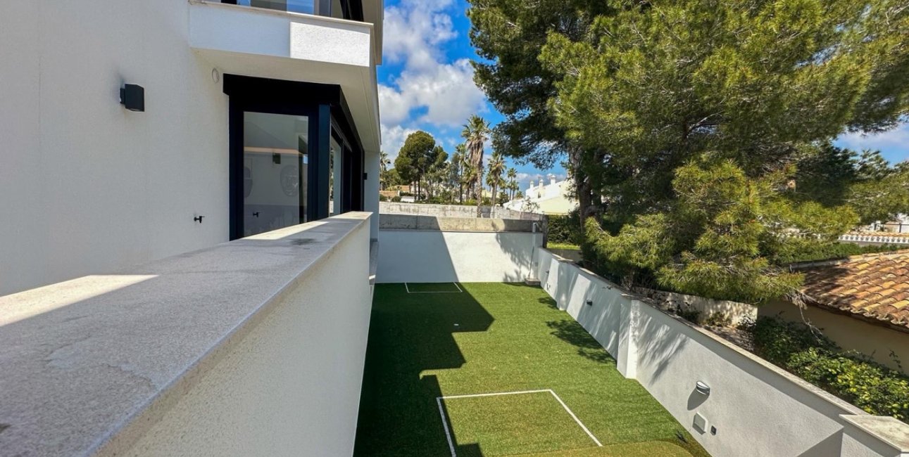 Resale - Villa -
Orihuela Costa - Villamartin