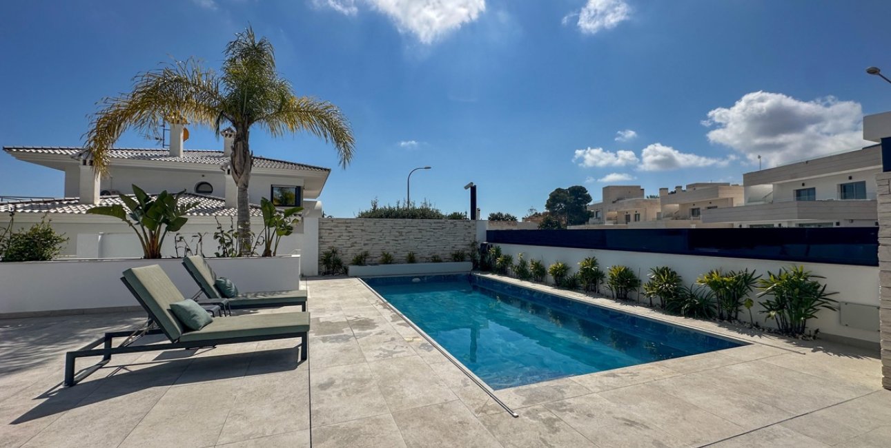 Resale - Villa -
Orihuela Costa - Villamartin