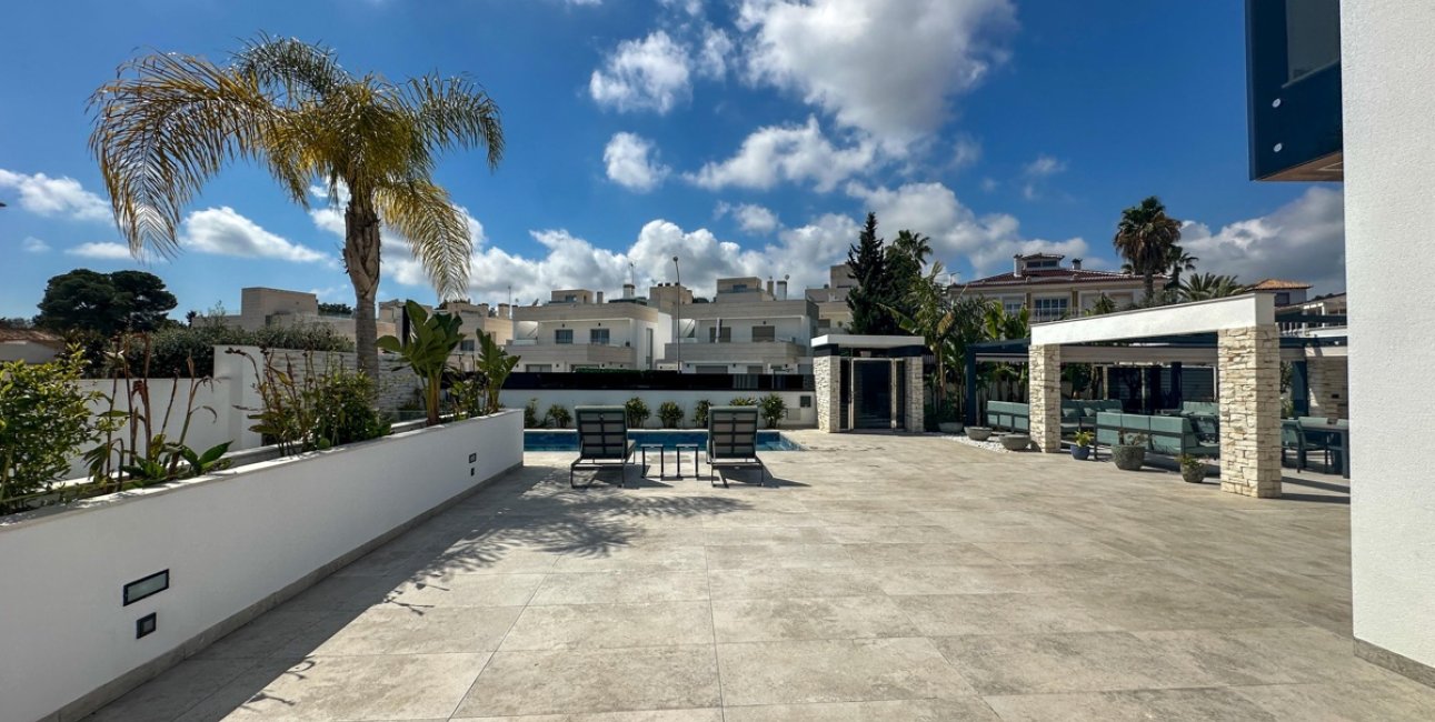 Resale - Villa -
Orihuela Costa - Villamartin