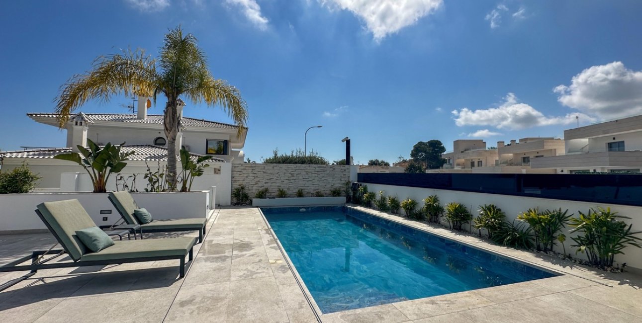 Resale - Villa -
Orihuela Costa - Villamartin