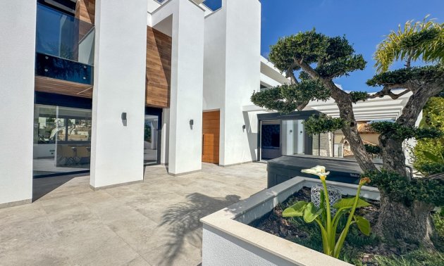 Resale - Villa -
Orihuela Costa - Villamartin