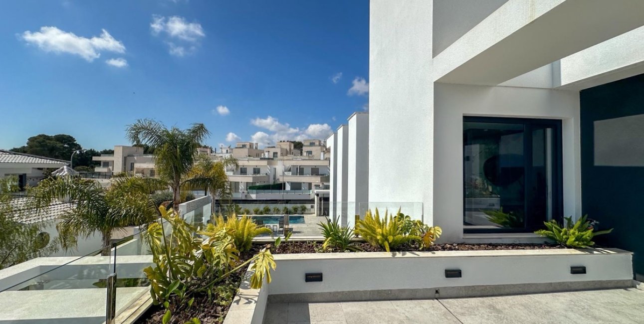 Resale - Villa -
Orihuela Costa - Villamartin