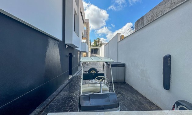 Resale - Villa -
Orihuela Costa - Villamartin