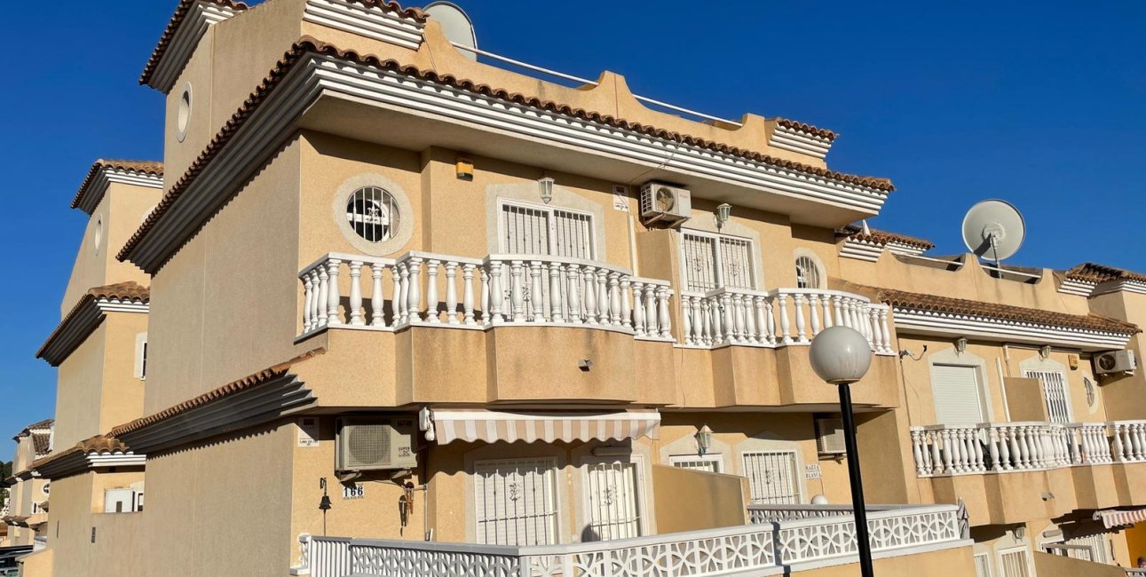 Resale - Townhouse -
Orihuela Costa - Villamartin
