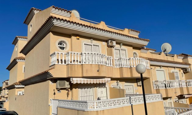 Resale - Townhouse -
Orihuela Costa - Villamartin