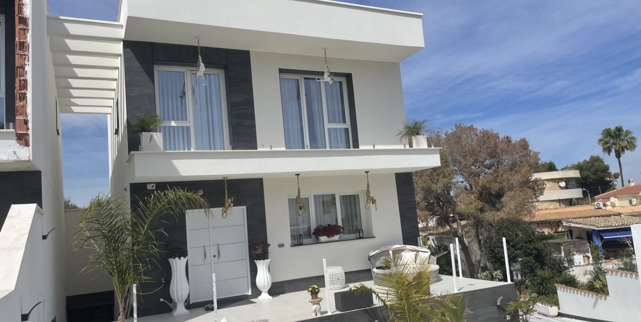 Resale - Villa -
Torrevieja - Los Balcones