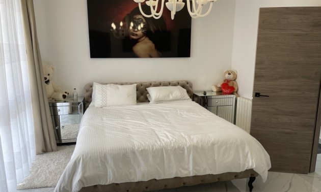 Resale - Villa -
Torrevieja - Los Balcones