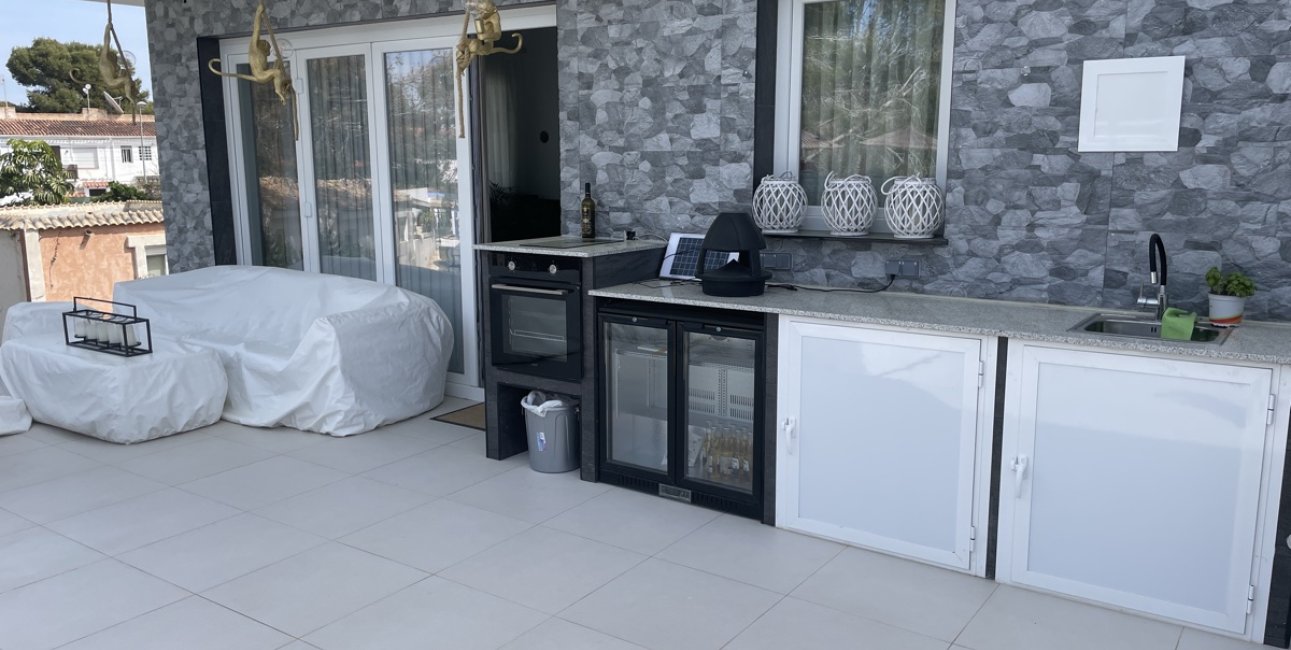 Resale - Villa -
Torrevieja - Los Balcones