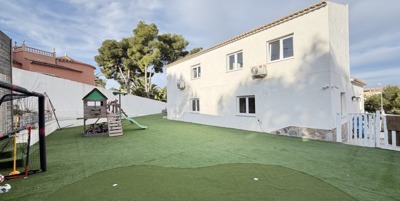 Resale - Villa -
Orihuela Costa - Villamartin