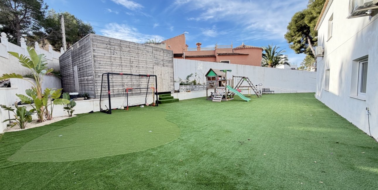 Resale - Villa -
Orihuela Costa - Villamartin