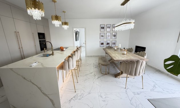Resale - Villa -
Orihuela Costa - Villamartin