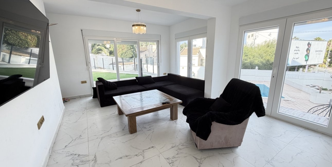Resale - Villa -
Orihuela Costa - Villamartin