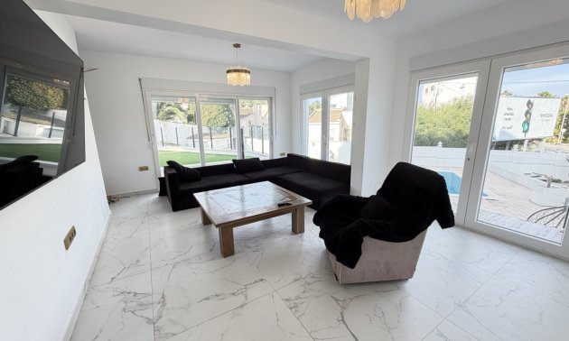 Resale - Villa -
Orihuela Costa - Villamartin