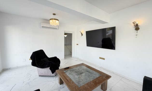 Resale - Villa -
Orihuela Costa - Villamartin