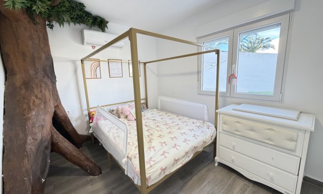 Resale - Villa -
Orihuela Costa - Villamartin