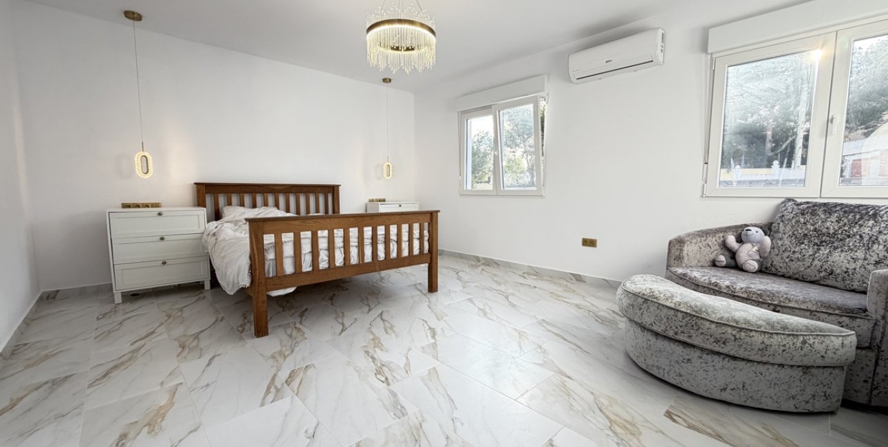 Resale - Villa -
Orihuela Costa - Villamartin