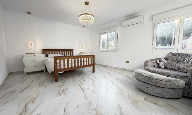Resale - Villa -
Orihuela Costa - Villamartin