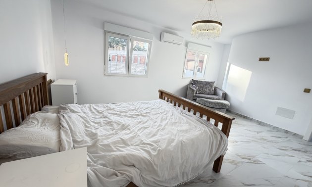 Resale - Villa -
Orihuela Costa - Villamartin