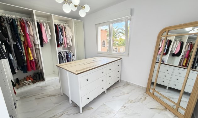 Resale - Villa -
Orihuela Costa - Villamartin