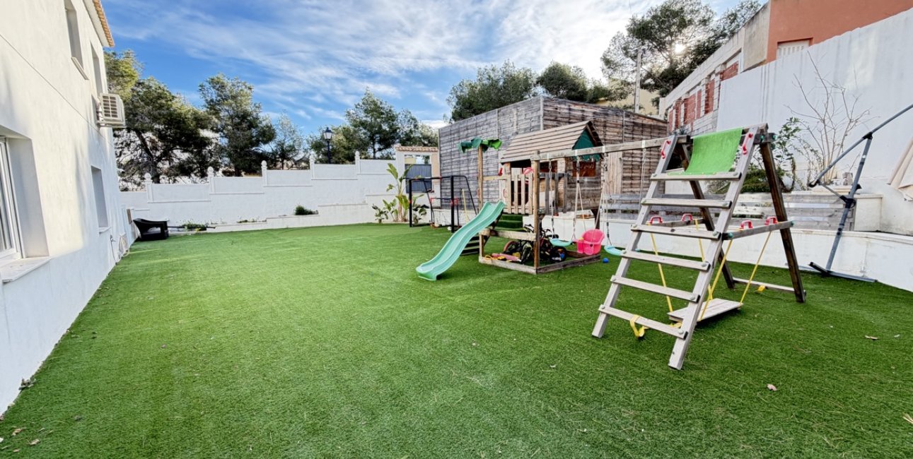 Resale - Villa -
Orihuela Costa - Villamartin