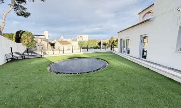 Resale - Villa -
Orihuela Costa - Villamartin