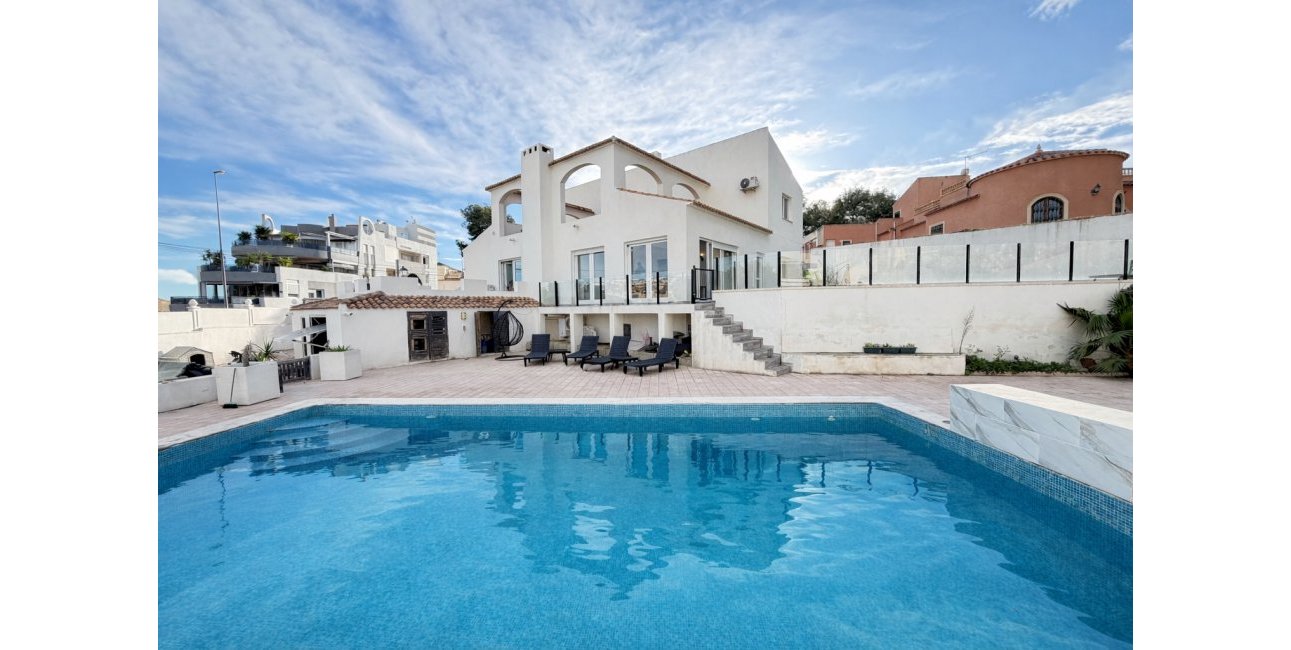 Resale - Villa -
Orihuela Costa - Villamartin