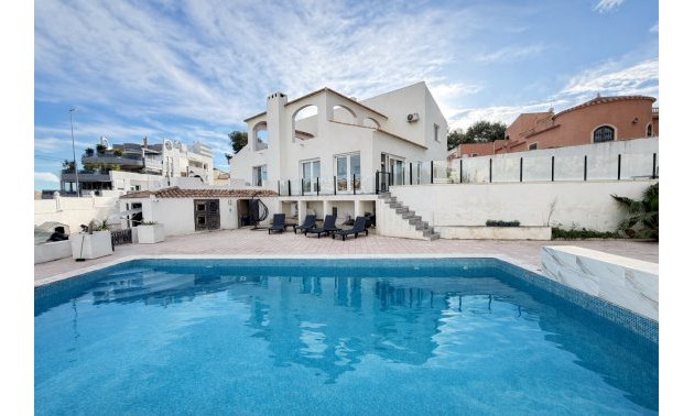 Resale - Villa -
Orihuela Costa - Villamartin