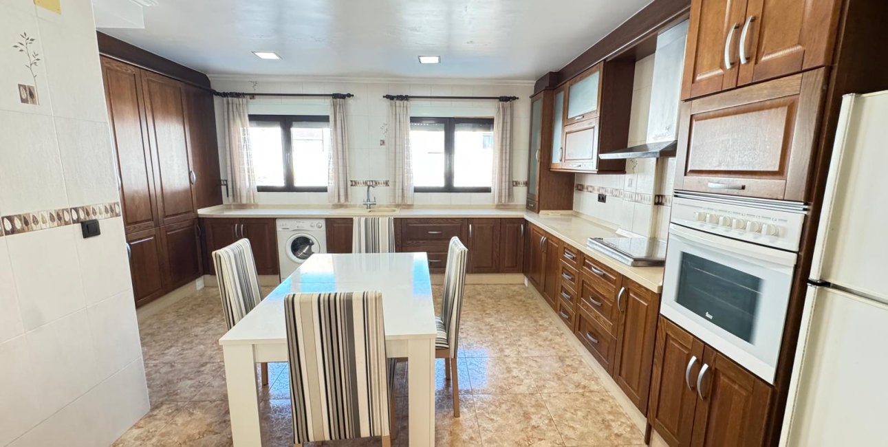 Resale - Townhouse -
San Miguel de Salinas - San Miguel - Town