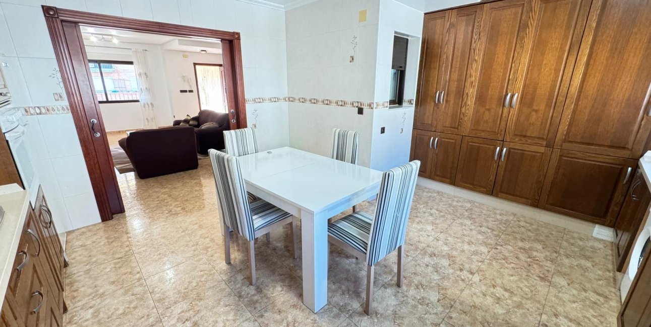 Resale - Townhouse -
San Miguel de Salinas - San Miguel - Town