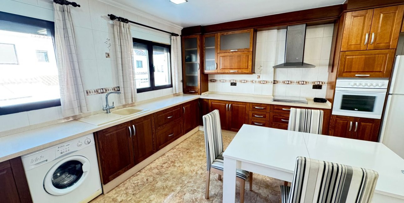Resale - Townhouse -
San Miguel de Salinas - San Miguel - Town