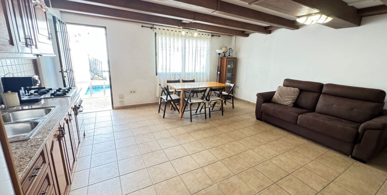 Resale - Townhouse -
San Miguel de Salinas - San Miguel - Town