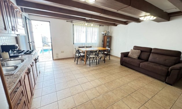 Resale - Townhouse -
San Miguel de Salinas - San Miguel - Town