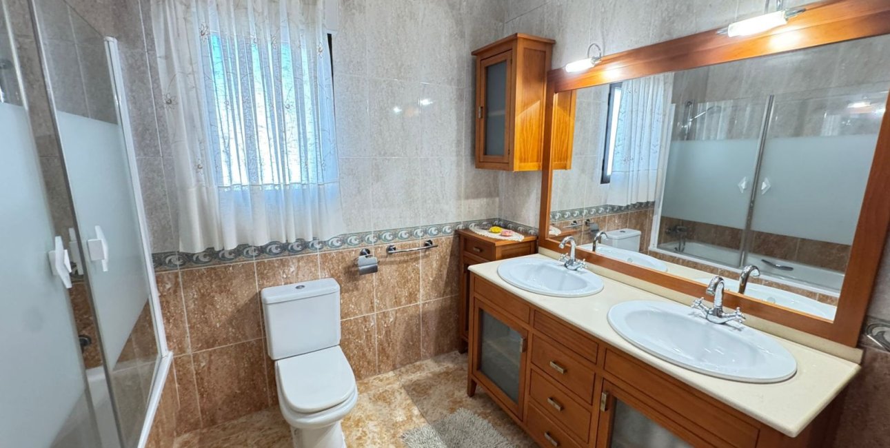 Resale - Townhouse -
San Miguel de Salinas - San Miguel - Town