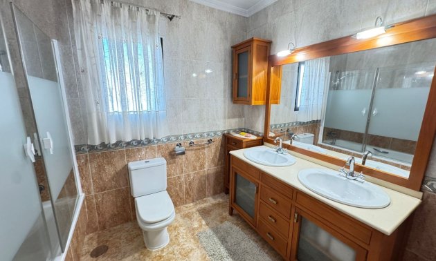 Resale - Townhouse -
San Miguel de Salinas - San Miguel - Town