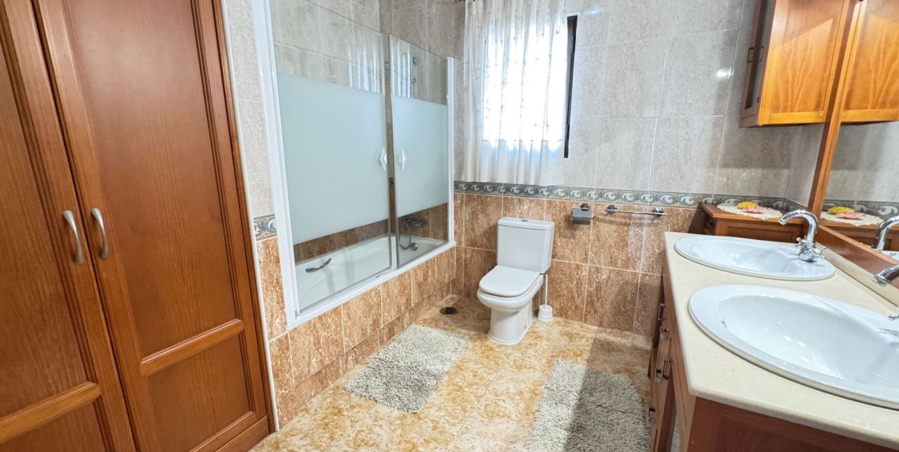 Resale - Townhouse -
San Miguel de Salinas - San Miguel - Town