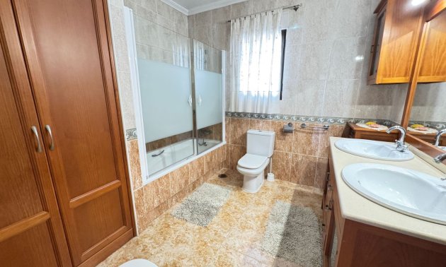 Resale - Townhouse -
San Miguel de Salinas - San Miguel - Town