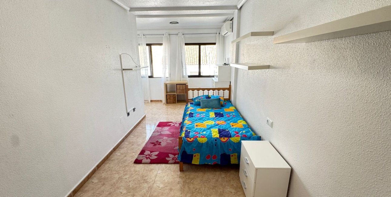 Resale - Townhouse -
San Miguel de Salinas - San Miguel - Town