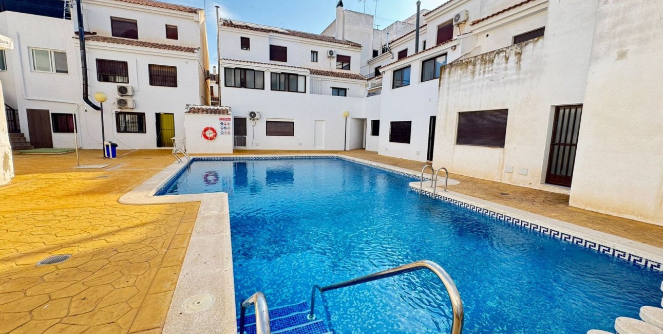 Resale - Townhouse -
San Miguel de Salinas - San Miguel - Town