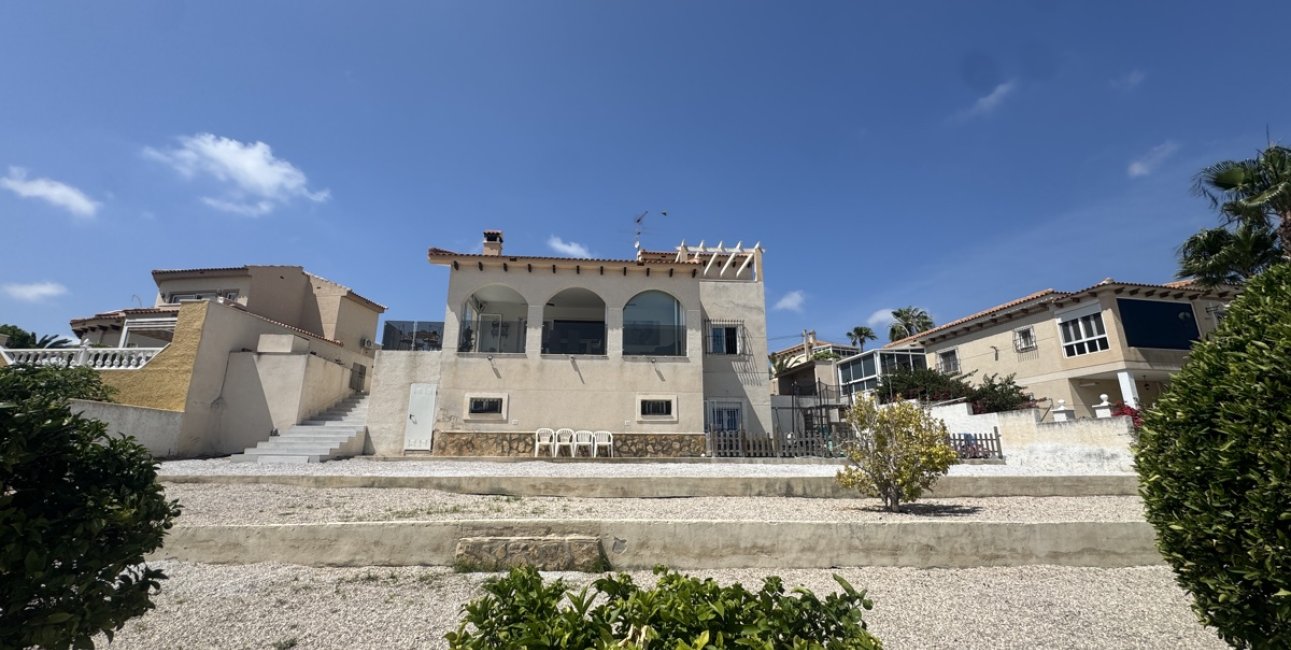 Resale - Villa -
San Miguel de Salinas - Las Comunicaciones