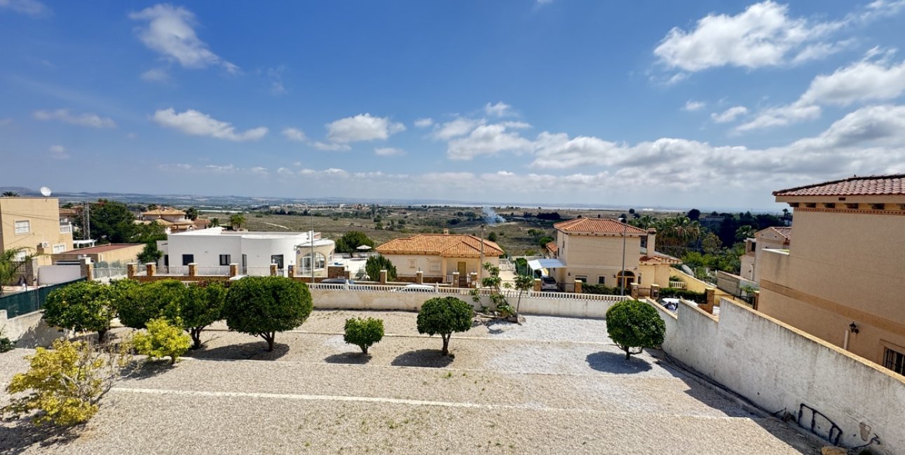Resale - Villa -
San Miguel de Salinas - Las Comunicaciones