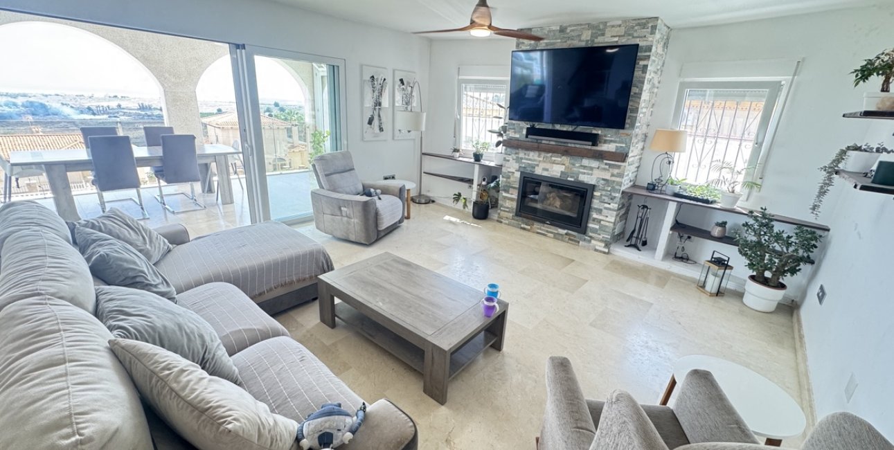 Resale - Villa -
San Miguel de Salinas - Las Comunicaciones