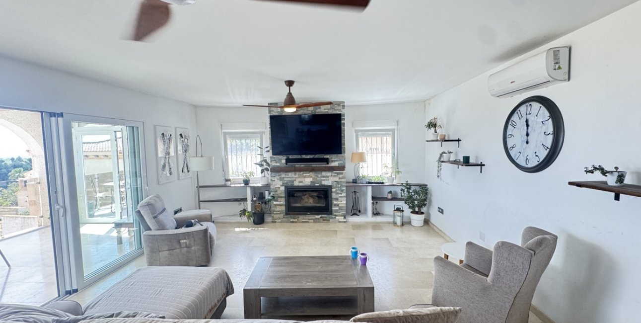 Resale - Villa -
San Miguel de Salinas - Las Comunicaciones